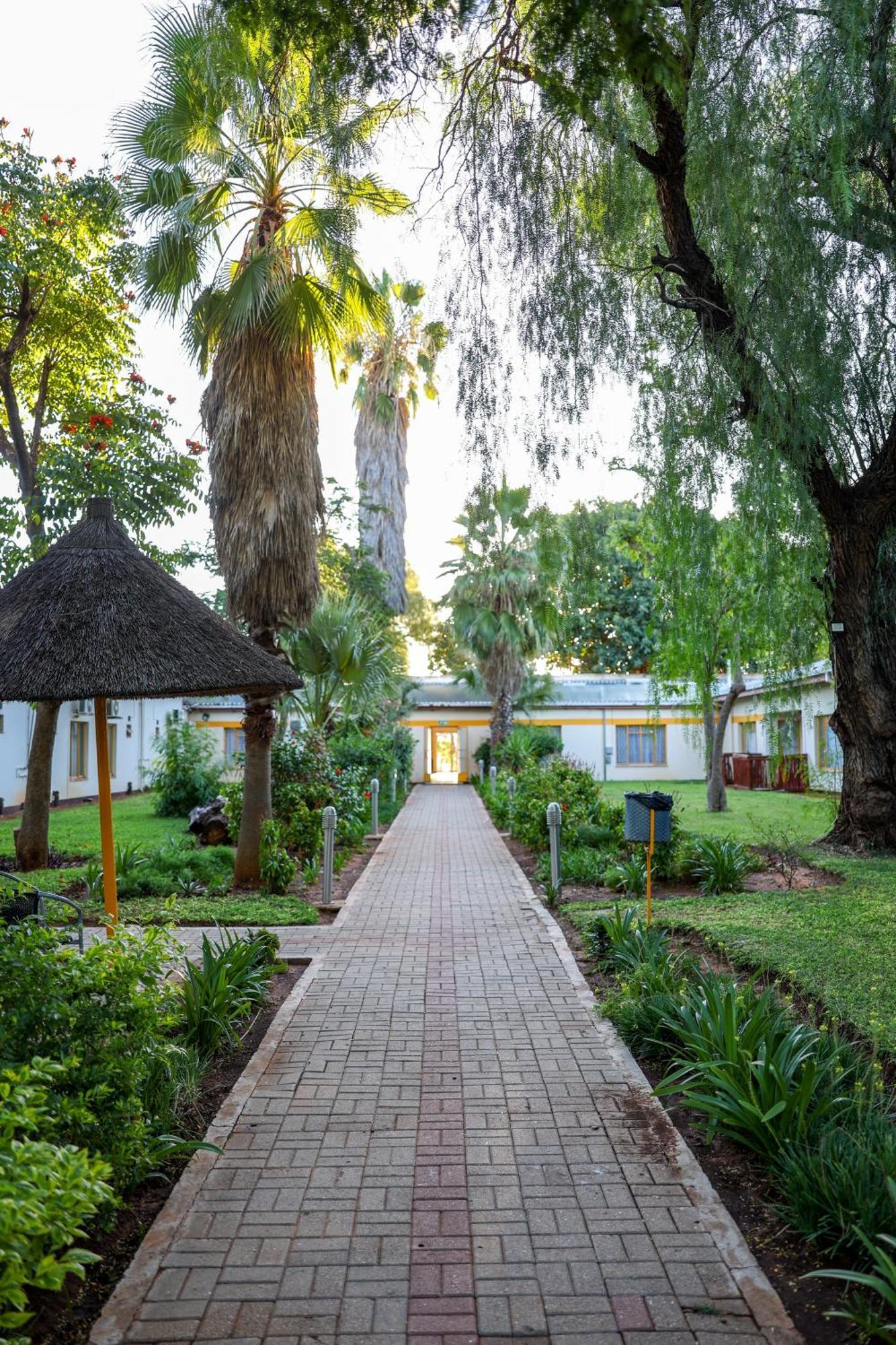 Cresta Botsalo Hotel Palapye Eksteriør bilde